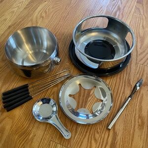 Complete Fondue Set in Very Good Condition